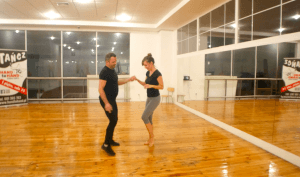 Podstawowe kroki cha-chy i rock and rolla